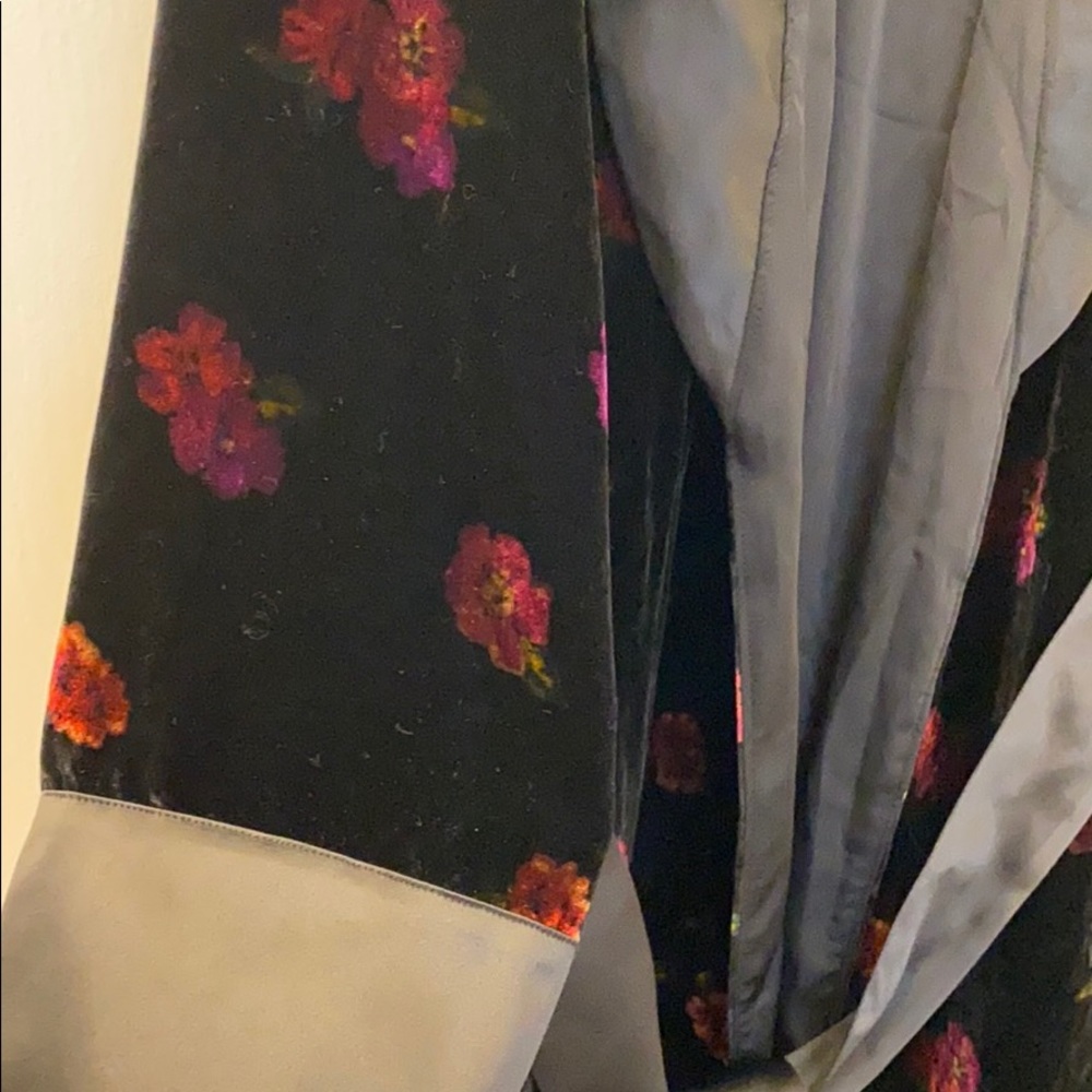 Velvet Rose Robe - Picture 3 of 5